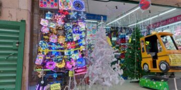 ¿Cuánto cuesta armar un árbol de navidad?