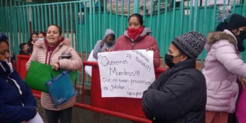 Padres de familia de la escuela Revolución Mexicana protestan por falta de maestros