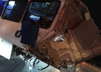 VIDEO: Fuerte accidente de transporte de personal en carretera a Villa de Reyes deja lesionados