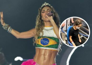 VIDEO: Anahí abandona en ambulancia show de RBD en Brasil por infección renal severa