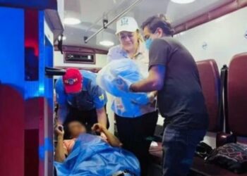 Médicos potosinos asisten a mujer en parto en plena calle de Acapulco