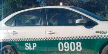 Hallan muerto a hombre en canal de aguas negras