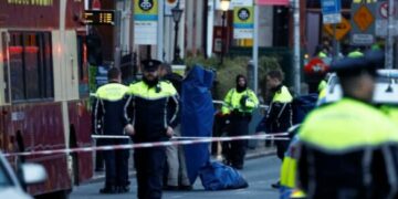 VIDEO: Hombre apuñala a 3 niños y 2 adultos en Irlanda