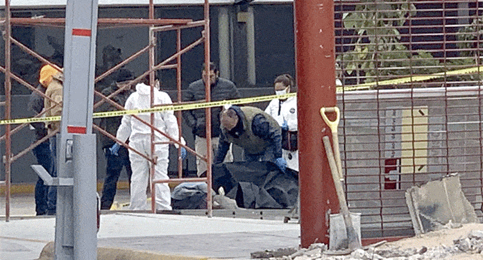 Muere albañil al caer de un andamio