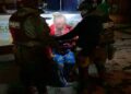 Rescatan a dos adultos mayores de un incendio