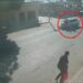 Taxi embiste brutalmente a familia que viajaba en moto en San Luis Potosí; salen volando