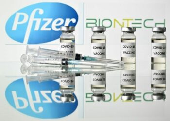 Vacunas COVID en la farmacia: hoy se decide si venderán Pfizer, Astra y Moderna