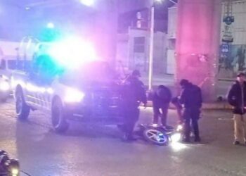 Motociclista es embestido por patrulla capitalina