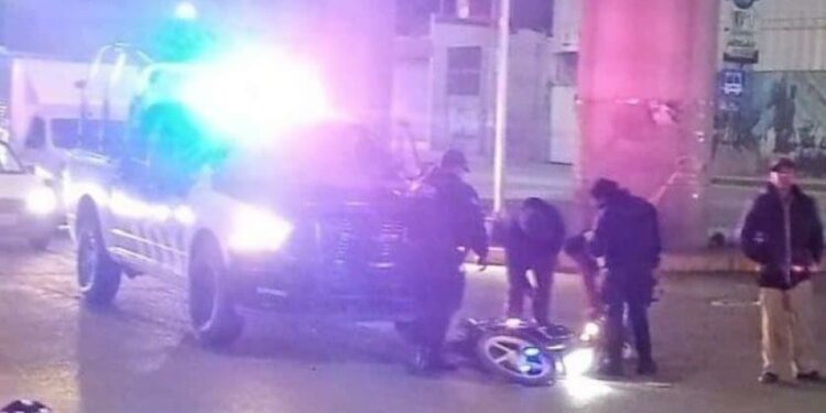 Motociclista es embestido por patrulla capitalina
