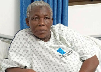 Mujer da a luz a gemelos… a sus 70 años; así es cómo lo hizo