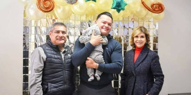 Conoce la historia del primer padre soltero en adoptar un bebé en México