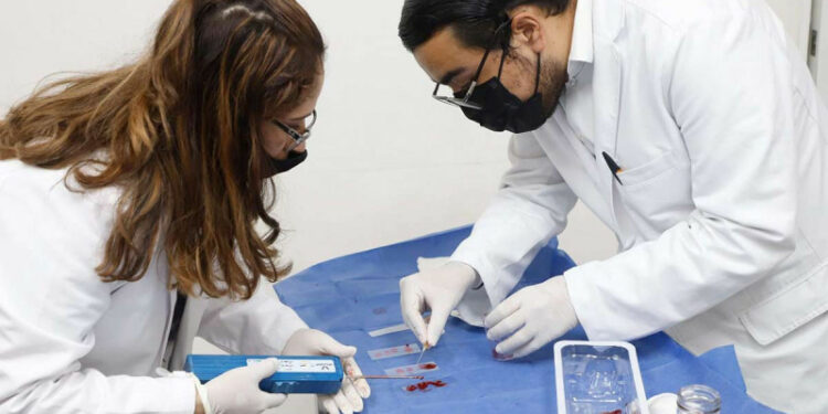 IMSS atiende a 111 mil pacientes con VIH en el país