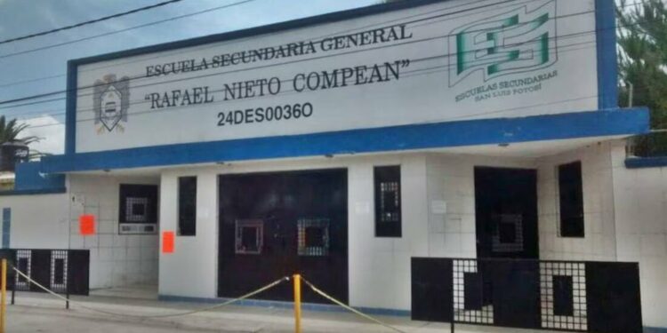 Alerta de un supuesto atentado en secundaria de SLP provoca pánico y movilización policial