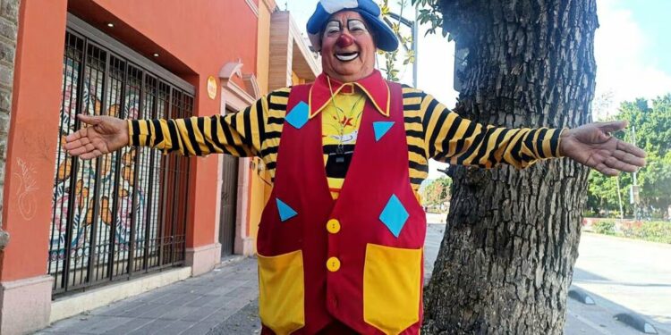 Payaso Zampabollos, 40 años de ser ícono del clown en SLP