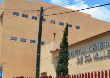 Hospital de Valles rechazó internar a joven embarazada y dio a luz en baño de hotel