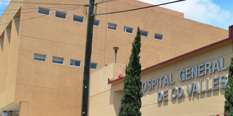 Hospital de Valles rechazó internar a joven embarazada y dio a luz en baño de hotel