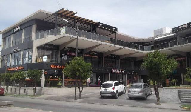 Dirección de Comercio Municipal notifica a plazas comerciales nueva operación de estacionamientos