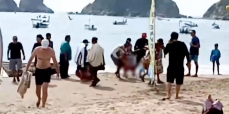 VIDEO| Mujer muere atacada por tiburón en Jalisco por salvar la vida de su hijo 
