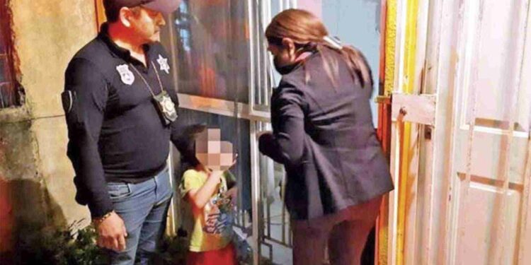 VIDEO| Rescatan a niños abandonados que intentaban revivir a su gato en Veracruz