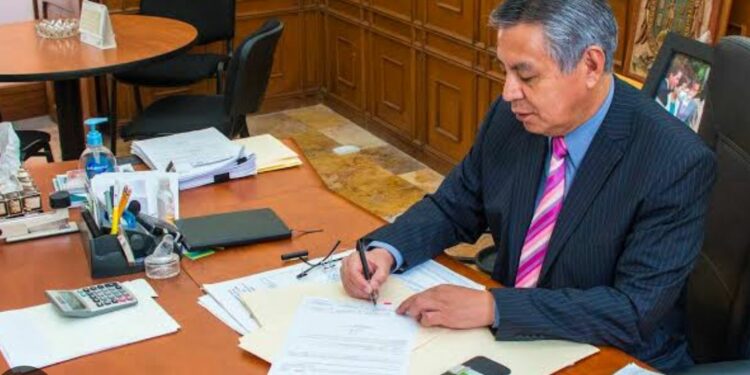 Niegan amparo a la UASLP, la obligan a pagar pensión completa de ex abogado
