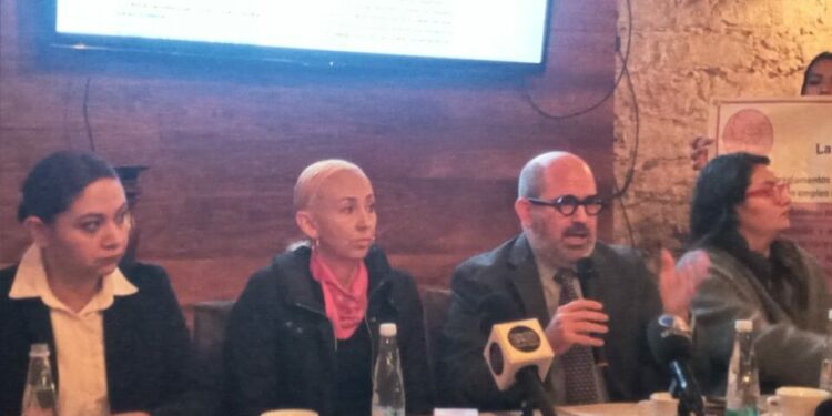 VIDEO: Madre cuidadora logra resolución judicial a su favor y reinstalación