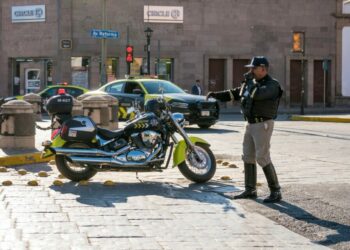 Policía Vial implementa operativo para ordenar el tráfico en el Centro Histórico durante la temporada decembrina