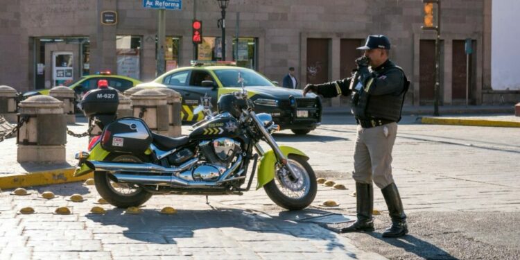 Policía Vial implementa operativo para ordenar el tráfico en el Centro Histórico durante la temporada decembrina
