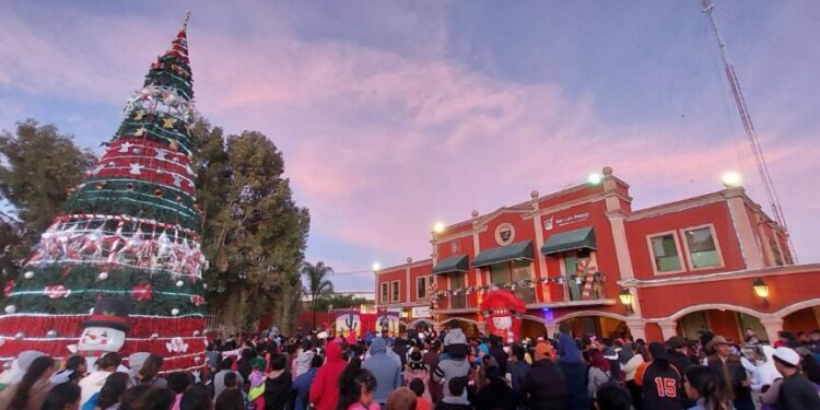 Gobierno de la Capital lleva la magia de la Navidad a La Pila, con posada para las familias de la Delegación