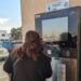 Plazas y centros comerciales siguen cobrando el estacionamiento a sus clientes