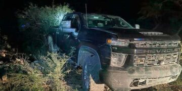 Aseguran dos camionetas robadas; mujer es detenida