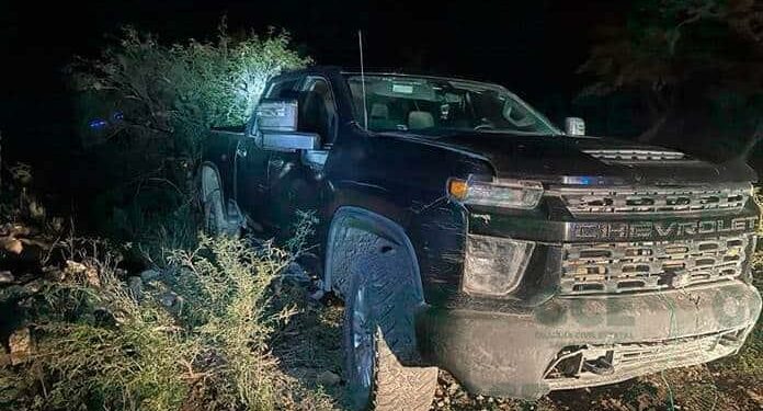 Aseguran dos camionetas robadas; mujer es detenida