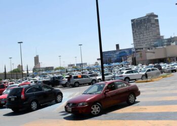 ¡Es ley! Publican reforma que prohíbe el cobro de estacionamiento en centros comerciales de SLP