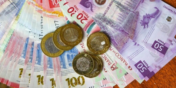 ¿Cuánto aumentarán las pensiones en 2024 con el incremento al salario mínimo?