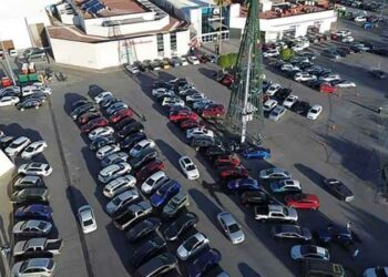 Centros comerciales irán a juicio de amparo contra reforma de estacionamientos gratuitos