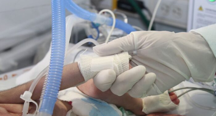 Médicos del IMSS retiran tumor ‘gigante’ de recién nacida