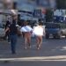 VIDEO| ¡Por vender vapeadores! Desnudos y con un ‘verdugo’ detrás exhiben a jóvenes en pleno centro de Guasave