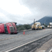 Solo daños materiales en volcadura de tráiler en Carretera 80
