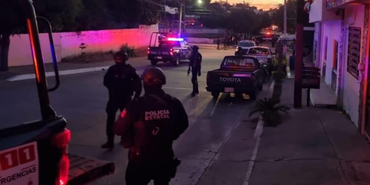 Rescatan a 18 migrantes secuestrados en motel de Sonora
