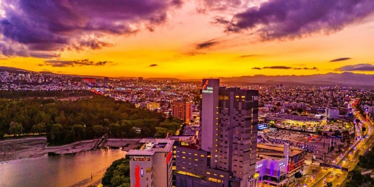 Miércoles ventoso y parcialmente nublado en SLP