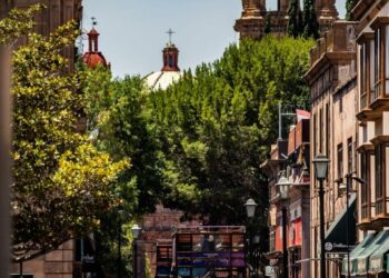 Jueves parcialmente nublado en SLP