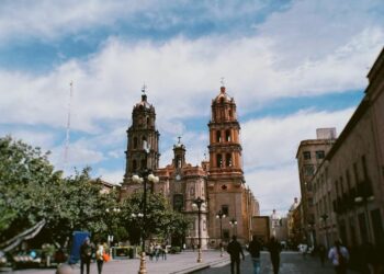 Lunes parcialmente nublado en SLP