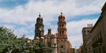 Lunes parcialmente nublado en SLP