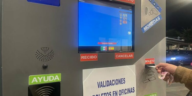 Plazas comerciales se amparan para seguir cobrando estacionamiento en SLP