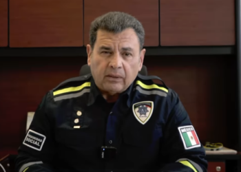VIDEOS: Abren investigación por pelea entre civiles y un policía vial en Av. Carranza