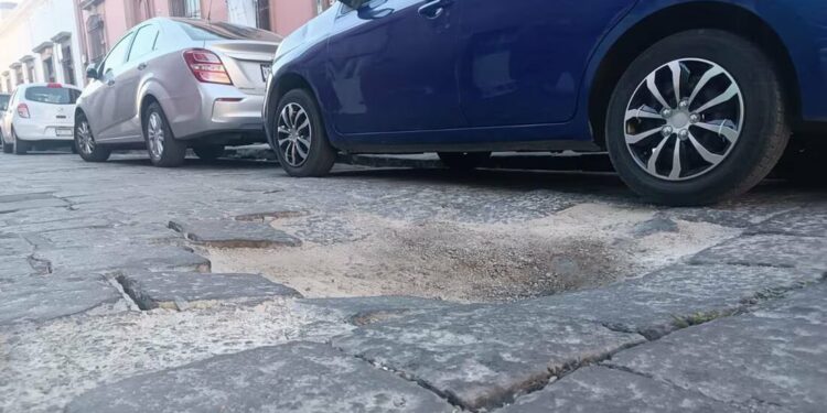 ¿Caíste en un bache? Así puedes cobrar la reparación de tu coche en SLP