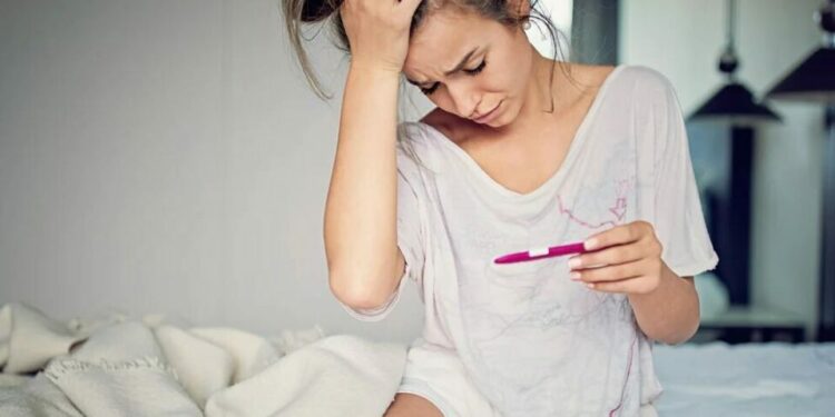 ¿Qué significa ‘salió con su domingo 7’ y por qué hace referencia a un embarazo?