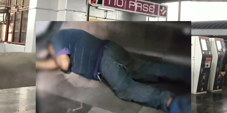 Hallan hombre muerto en escaleras del Metro Pantitlán