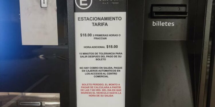 Pese a Ley, centro comercial The Park comienza a cobrar estacionamiento en SLP