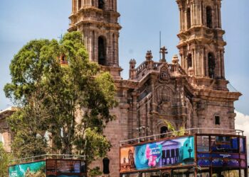 Jueves ventoso y parcialmente nublado en SLP