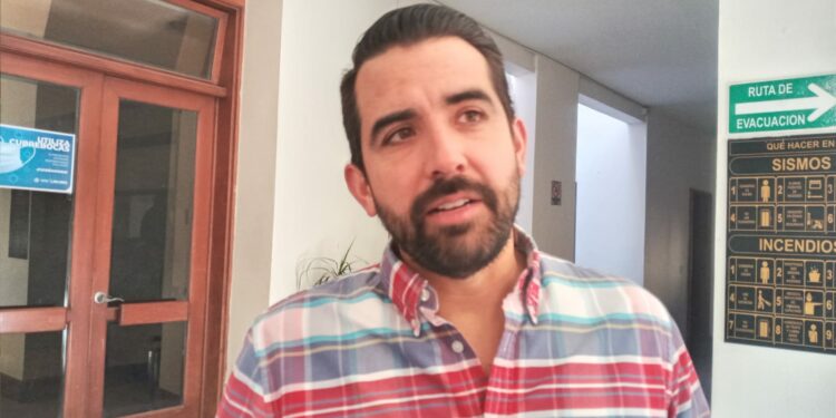 Se combatirán amparos contra gratuidad de estacionamientos: Ruben Guajardo